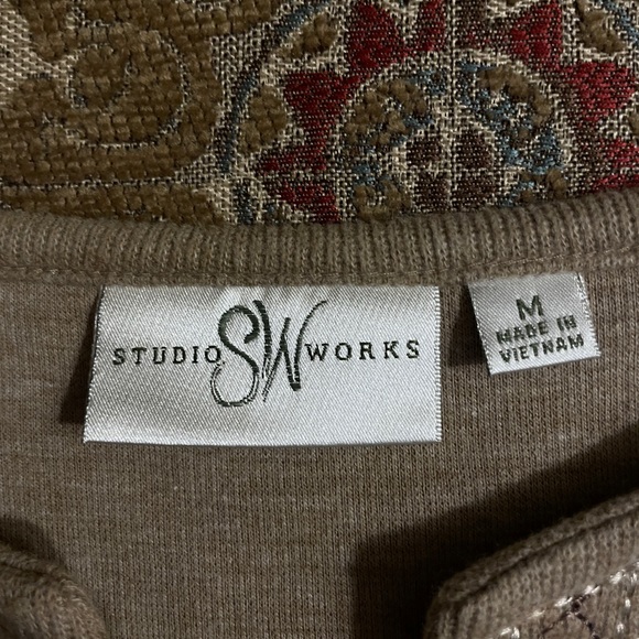 Nice soft cotton poly blend with stretch, embroidery design on front, NWT - Picture 5 of 5